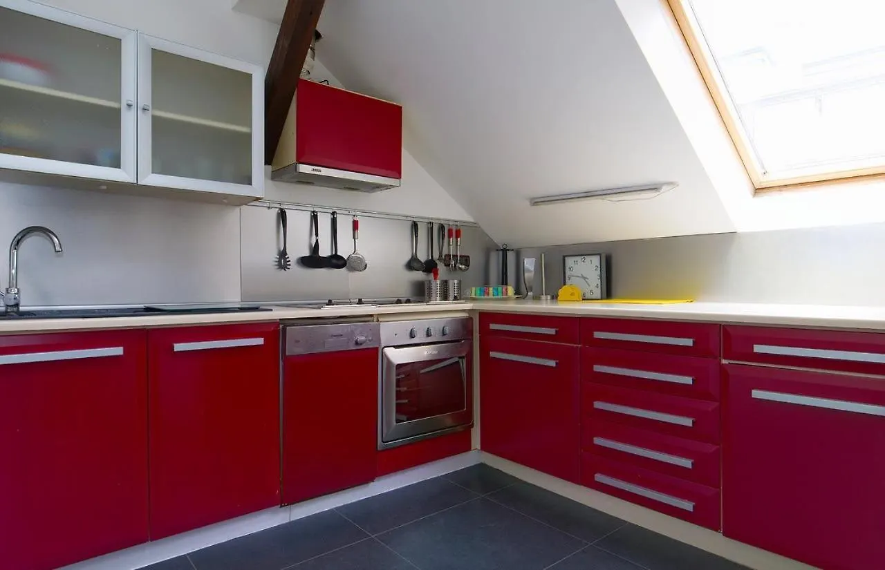 Apartment Central Charm In Budapest'S Bustling 6Th District