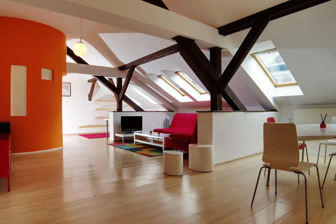 Apartment Central Charm In Budapest'S Bustling 6Th District Hungary