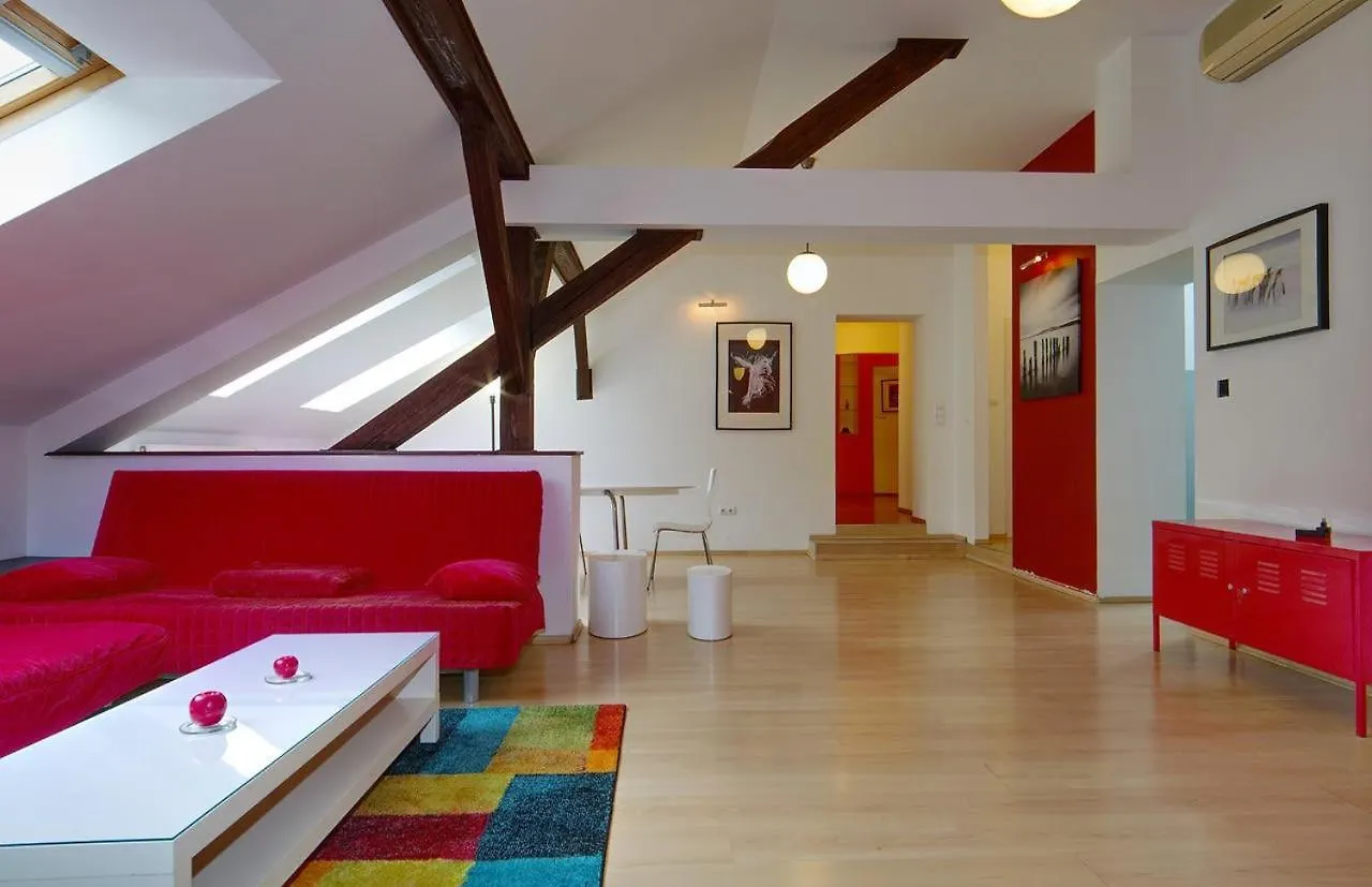 Central Charm In Budapest'S Bustling 6Th District