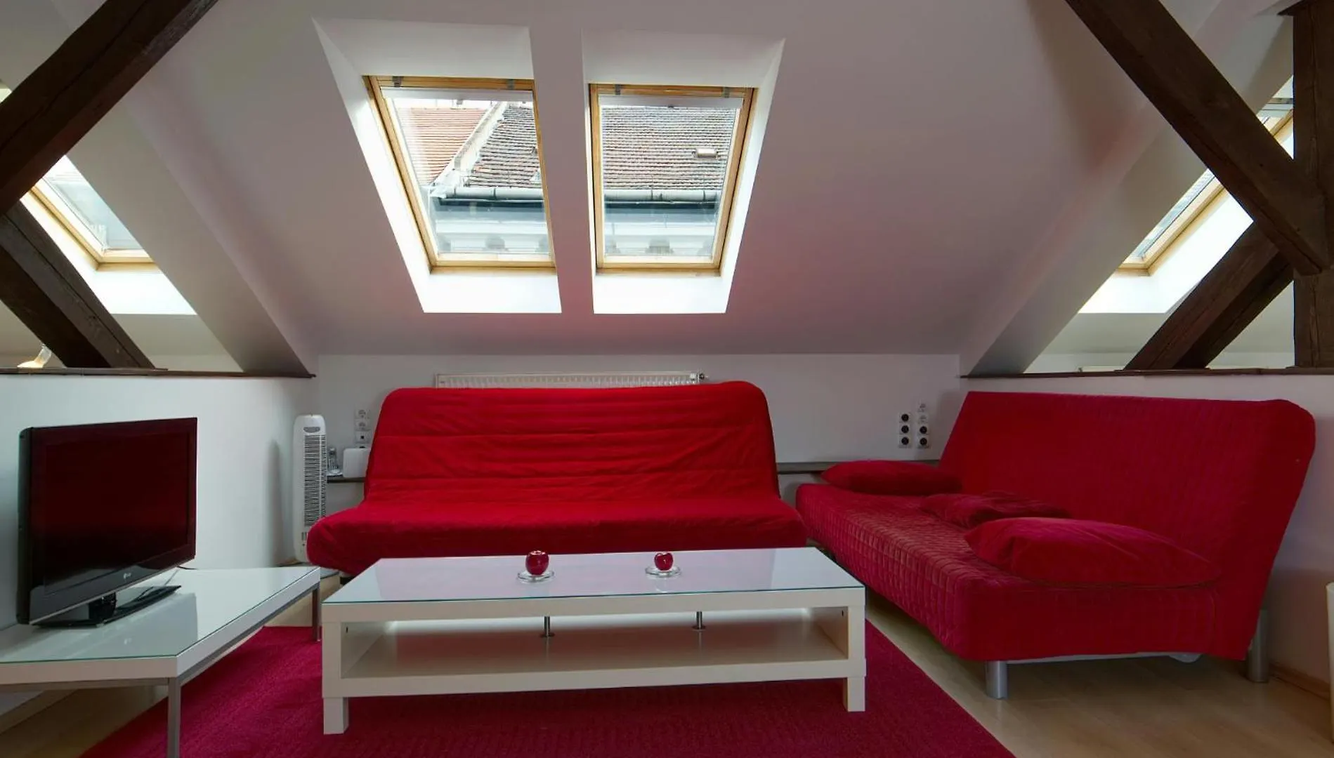 Apartment Central Charm In Budapest'S Bustling 6Th District