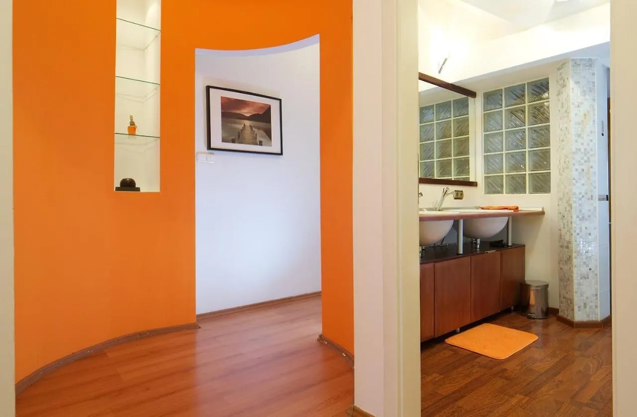 Central Charm In Budapest'S Bustling 6Th District Apartment